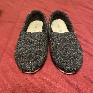 Dark grey fuzzy Toms